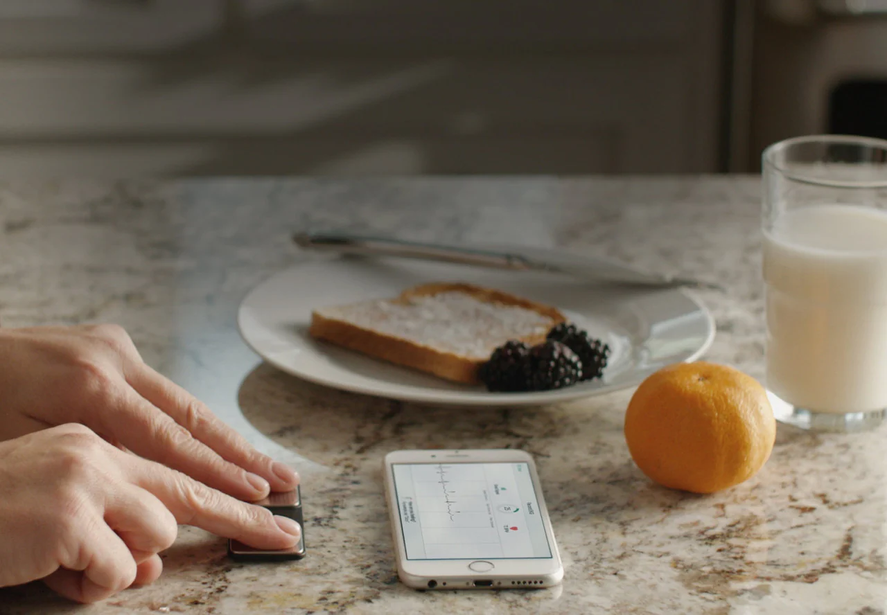 Alivecor KardiaMobile Single Lead ECG Heart Monitor - Image 4
