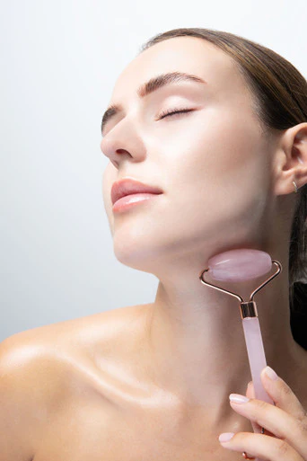 Brushworks Rose Resin Roller & Gua Sha - Image 2